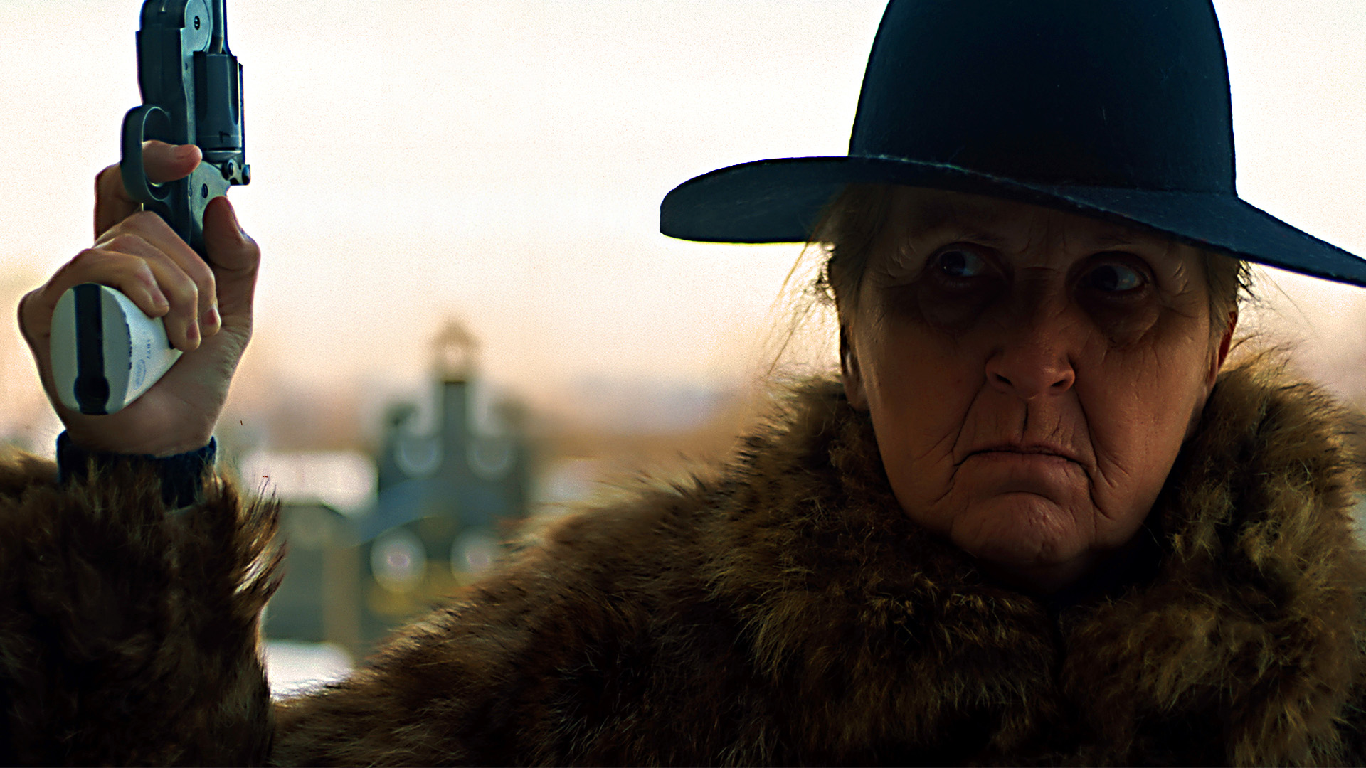 Sa'rana, bižuterija i po koji kaput